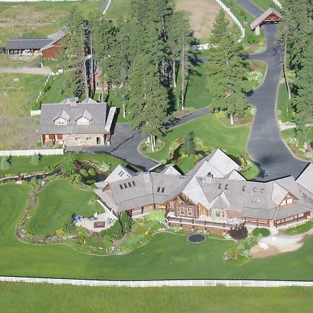 Glacier Mountain Lodge โคลัมเบียฟอลส์ ภายนอก รูปภาพ