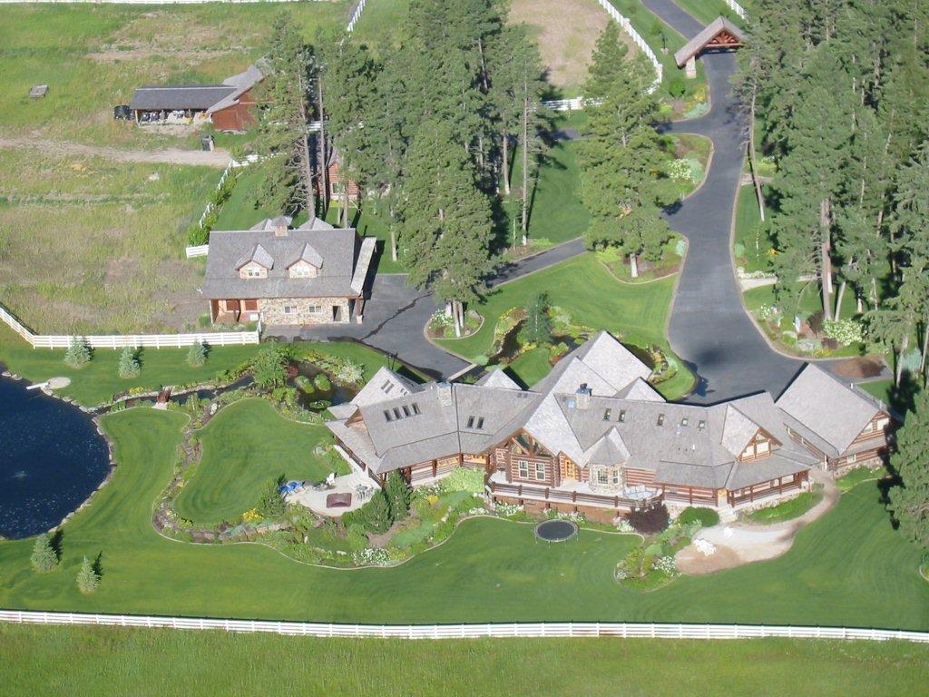 Glacier Mountain Lodge โคลัมเบียฟอลส์ ภายนอก รูปภาพ