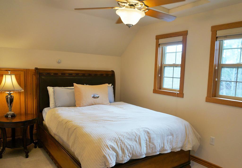 Glacier Mountain Lodge โคลัมเบียฟอลส์ ห้อง รูปภาพ